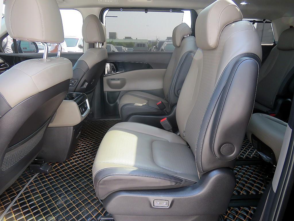 KIA Carnival - Vista 8