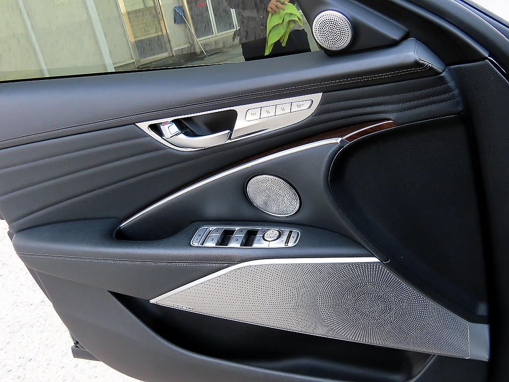 KIA K9 - Vista 12