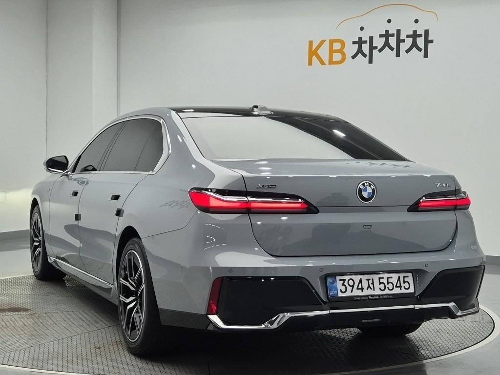 BMW 7 Series - Vista 4