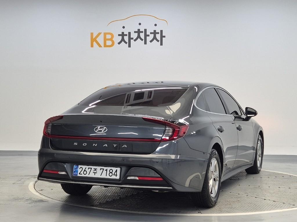 HYUNDAI Sonata - Vista 3