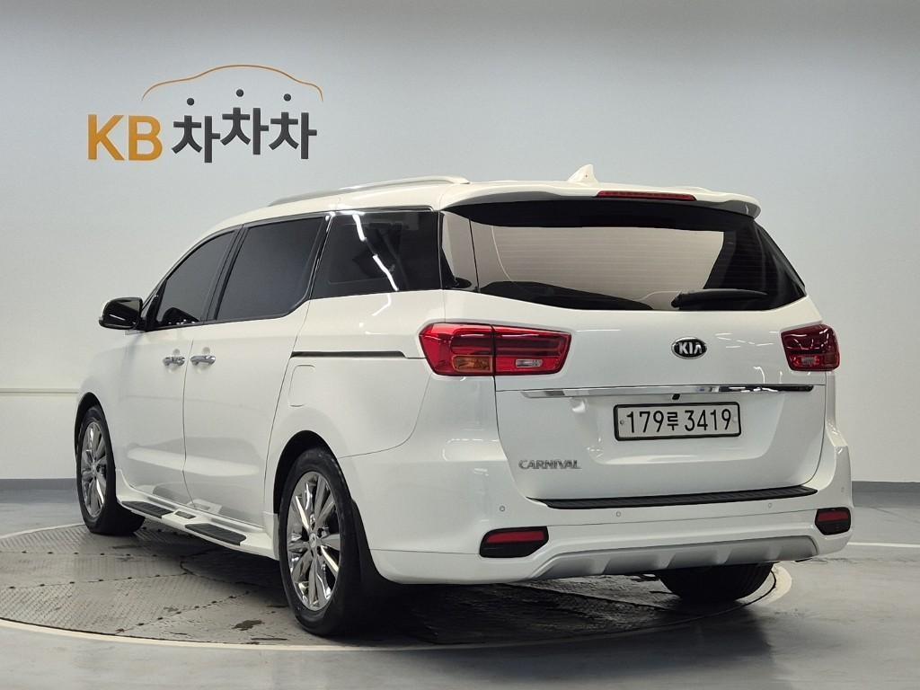 KIA Carnival - Vista 2