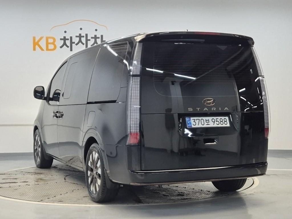 HYUNDAI Staria - Vista 2