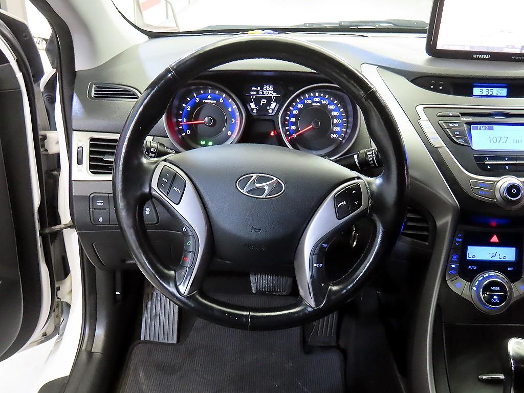 HYUNDAI Avante - Vista 8