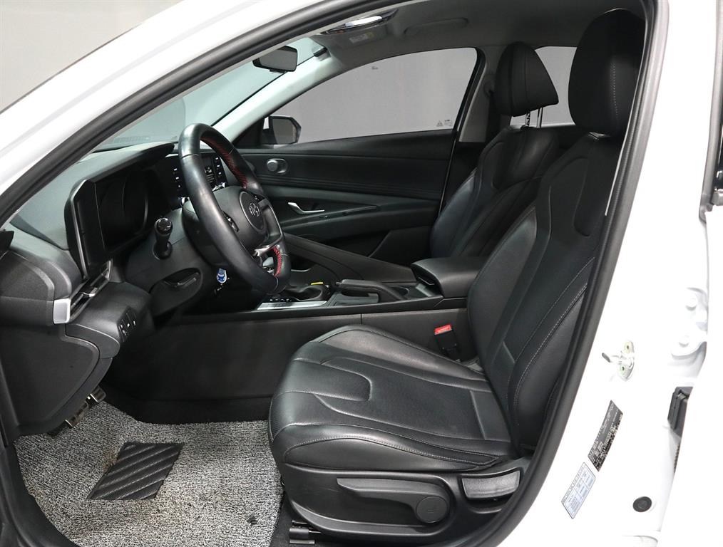 HYUNDAI Avante - Vista 9
