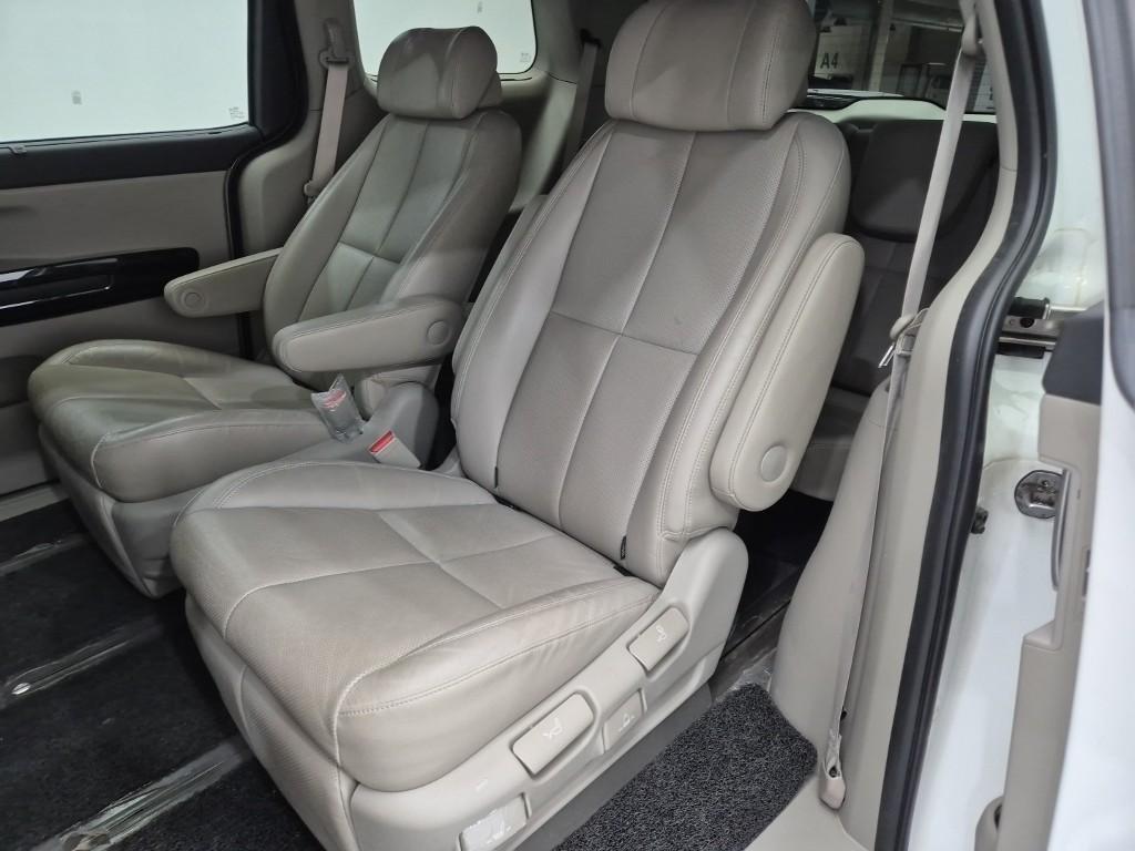 KIA Carnival - Vista 9