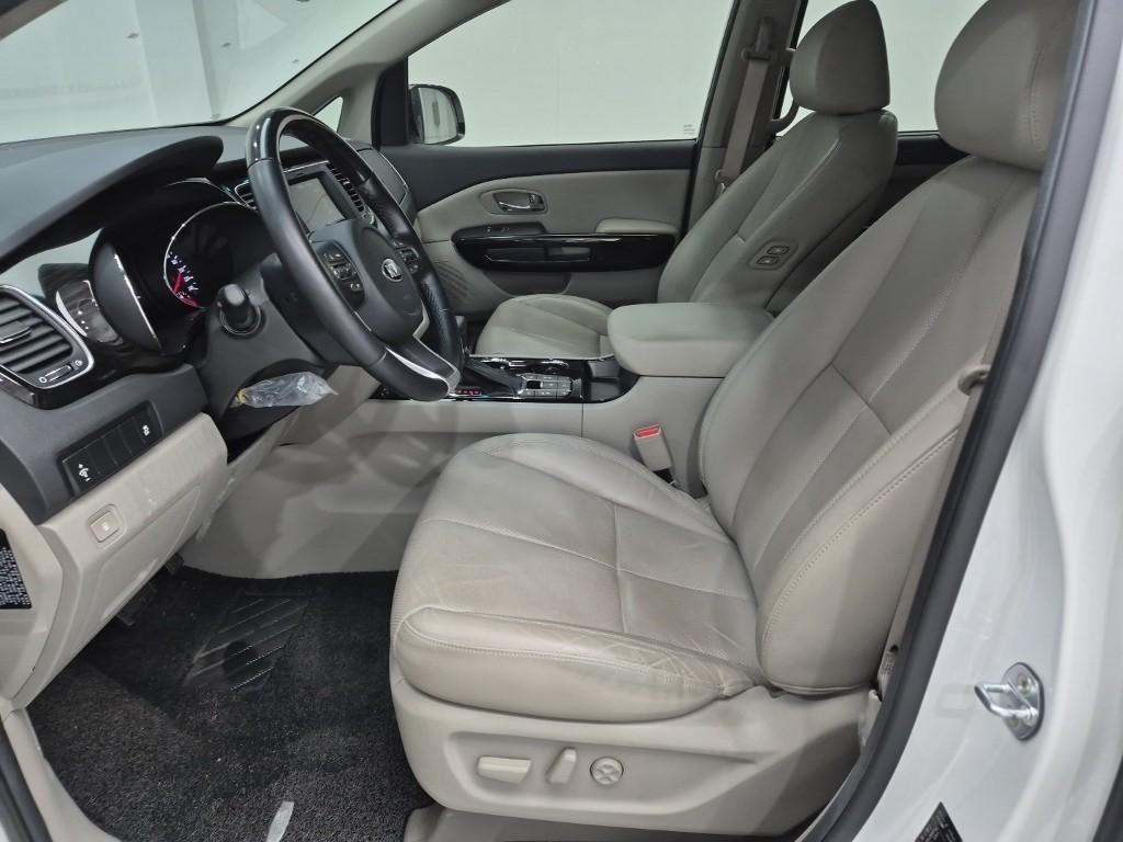 KIA Carnival - Vista 8