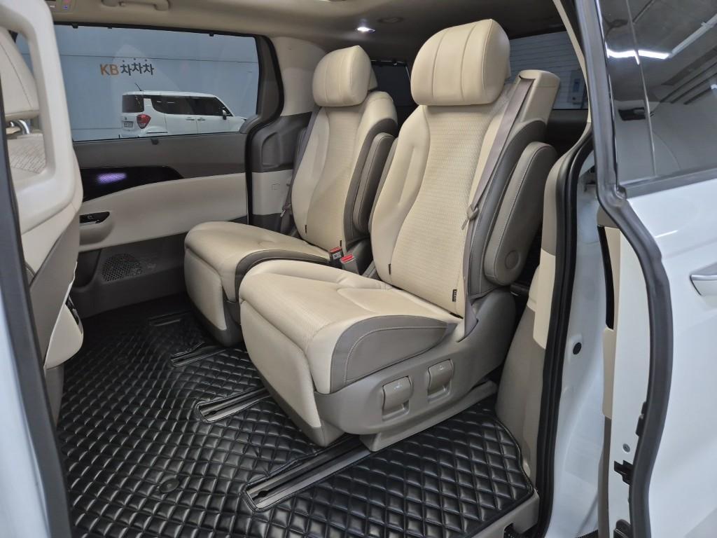 KIA Carnival - Vista 12