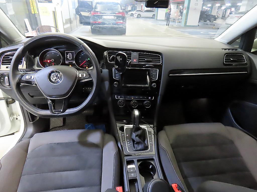 Volkswagen Golf - Vista 10