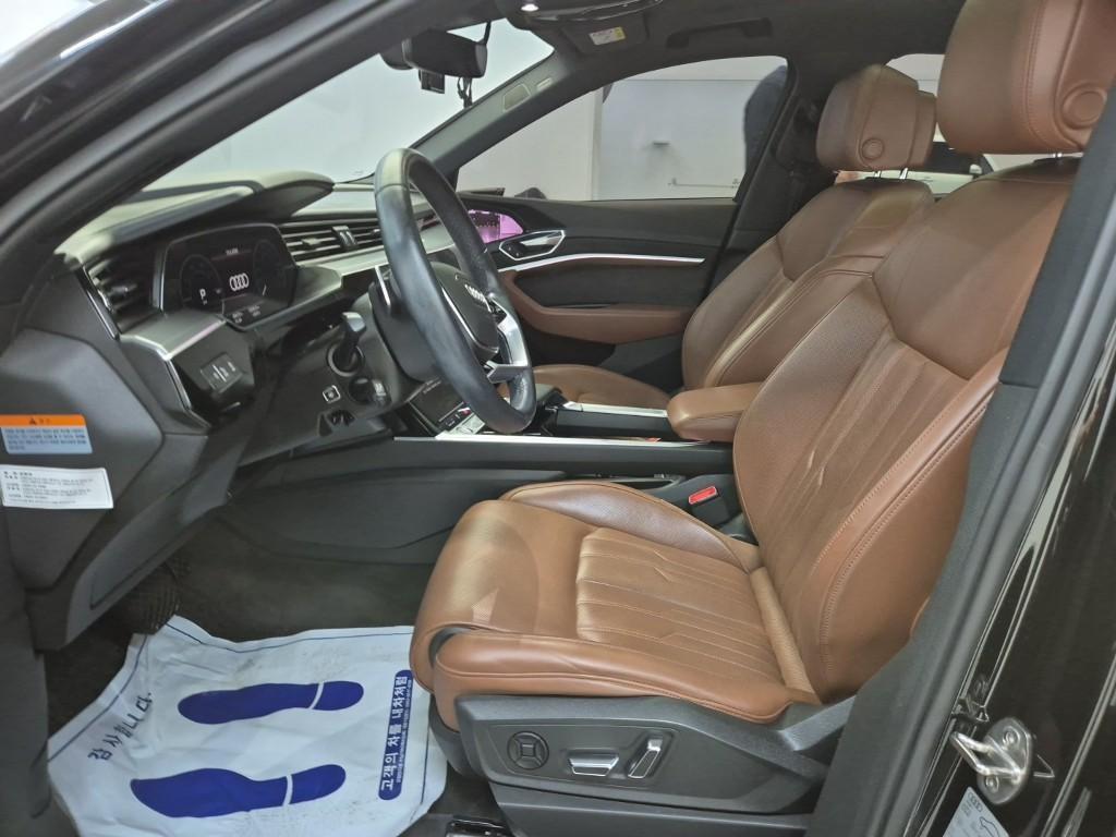 Audi e-Tron - Vista 11