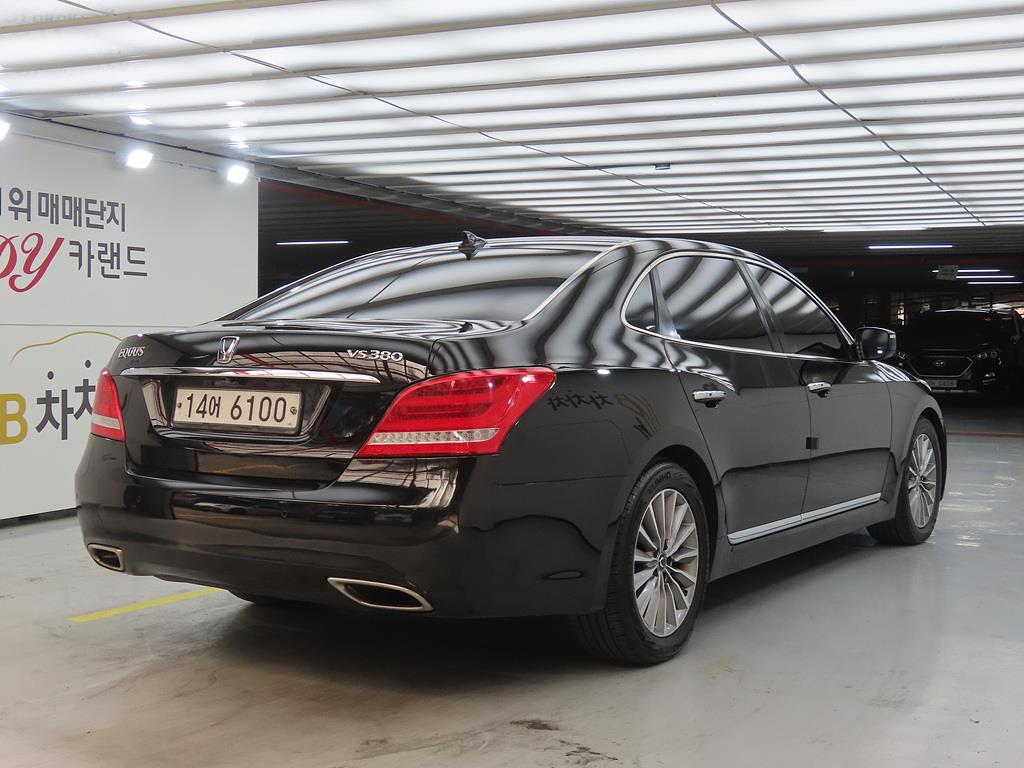 HYUNDAI Equus - Vista 4
