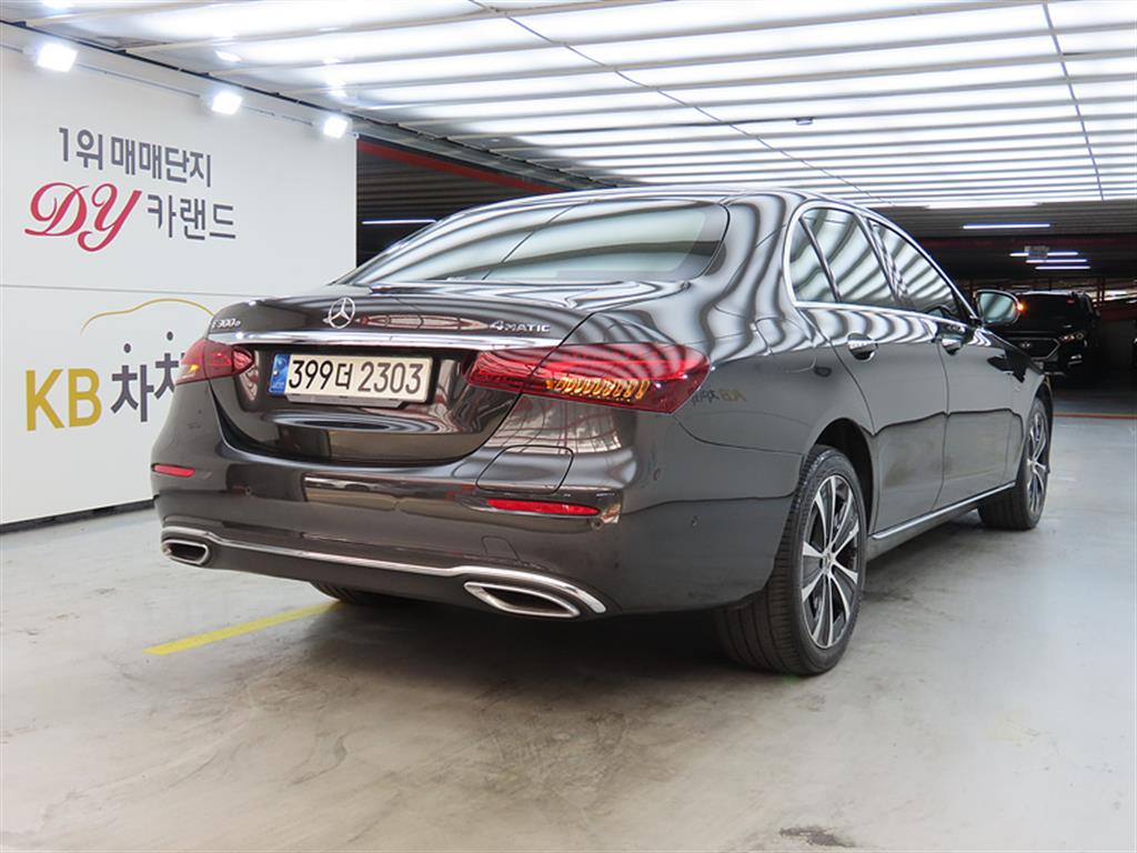 Mercedes Benz E class - Vista 4