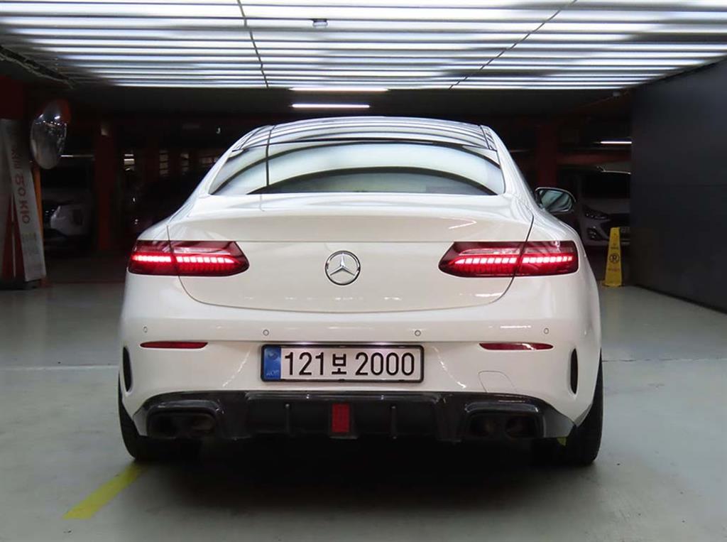 Mercedes Benz E class - Vista 3
