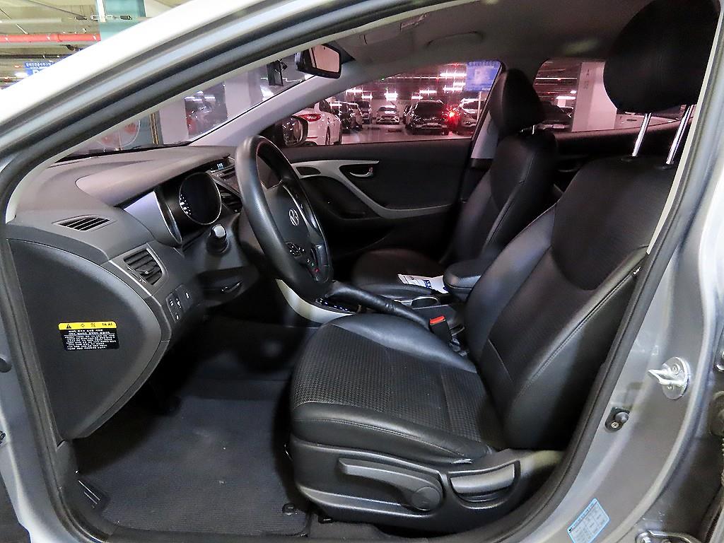 HYUNDAI Avante - Vista 6