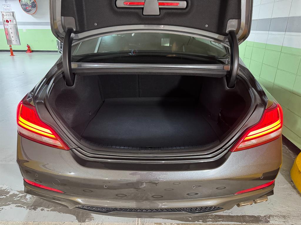 Genesis G70 - Vista 7