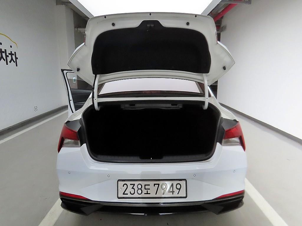 HYUNDAI Avante - Vista 5