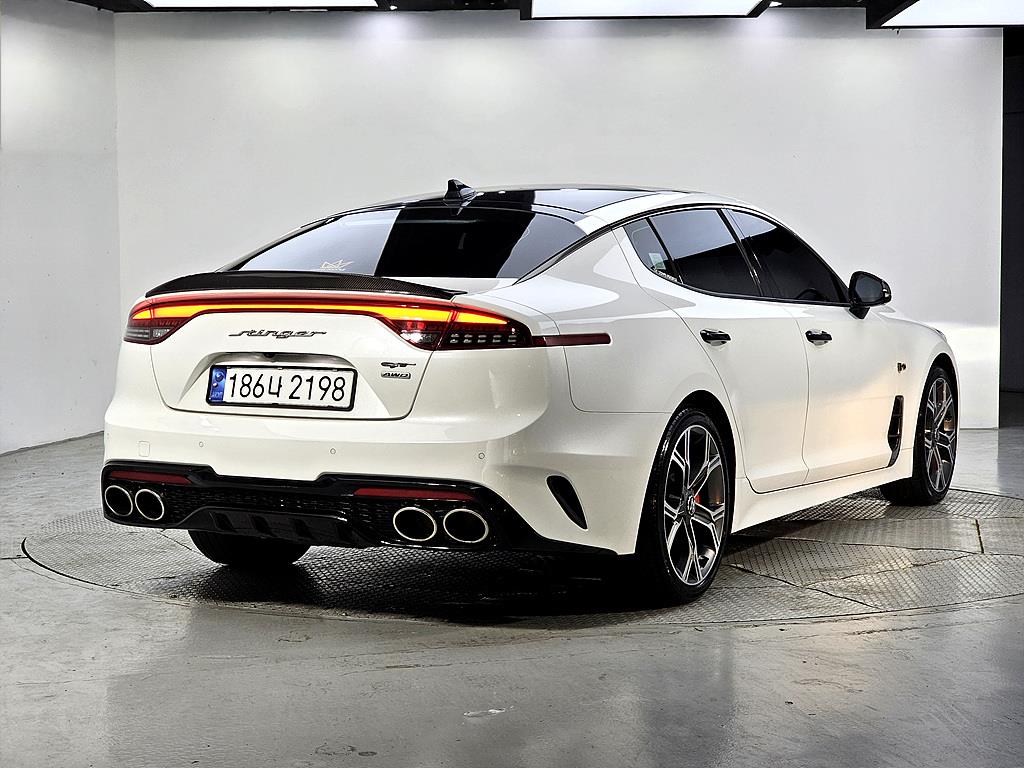 KIA Stinger - Vista 4