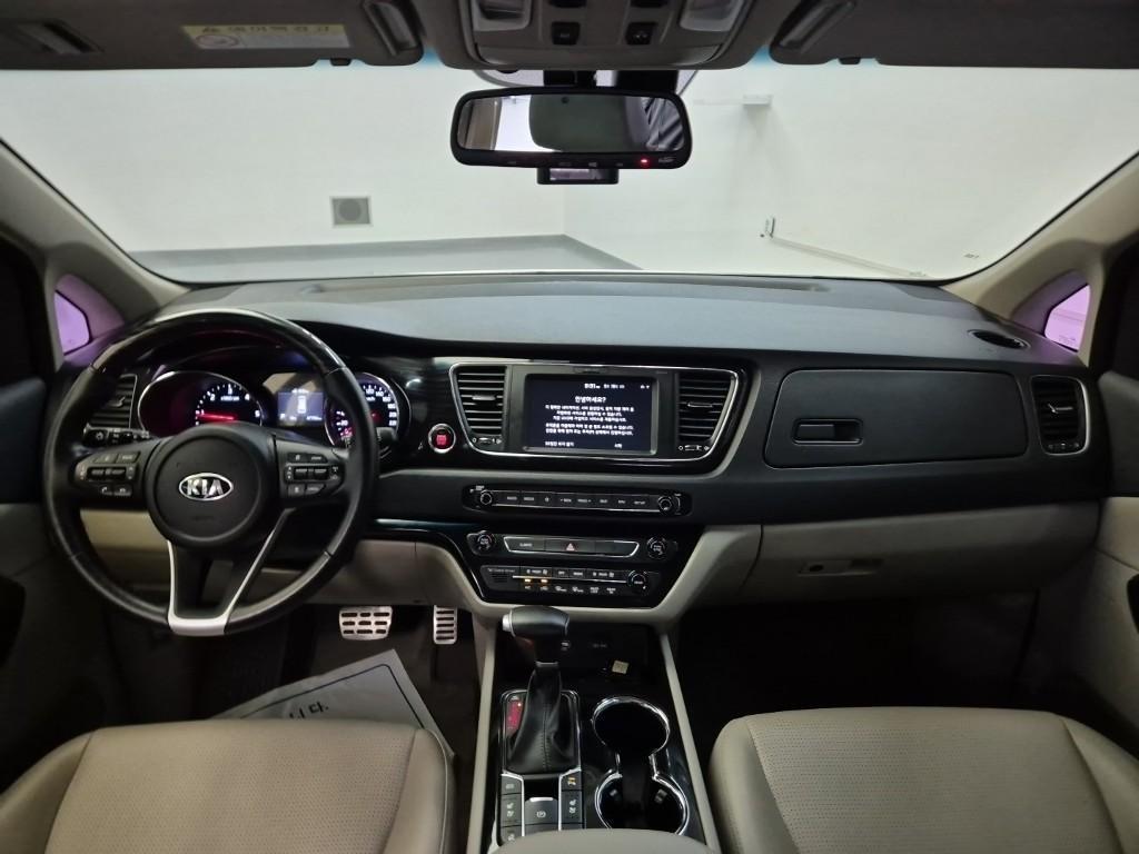 KIA Carnival - Vista 7