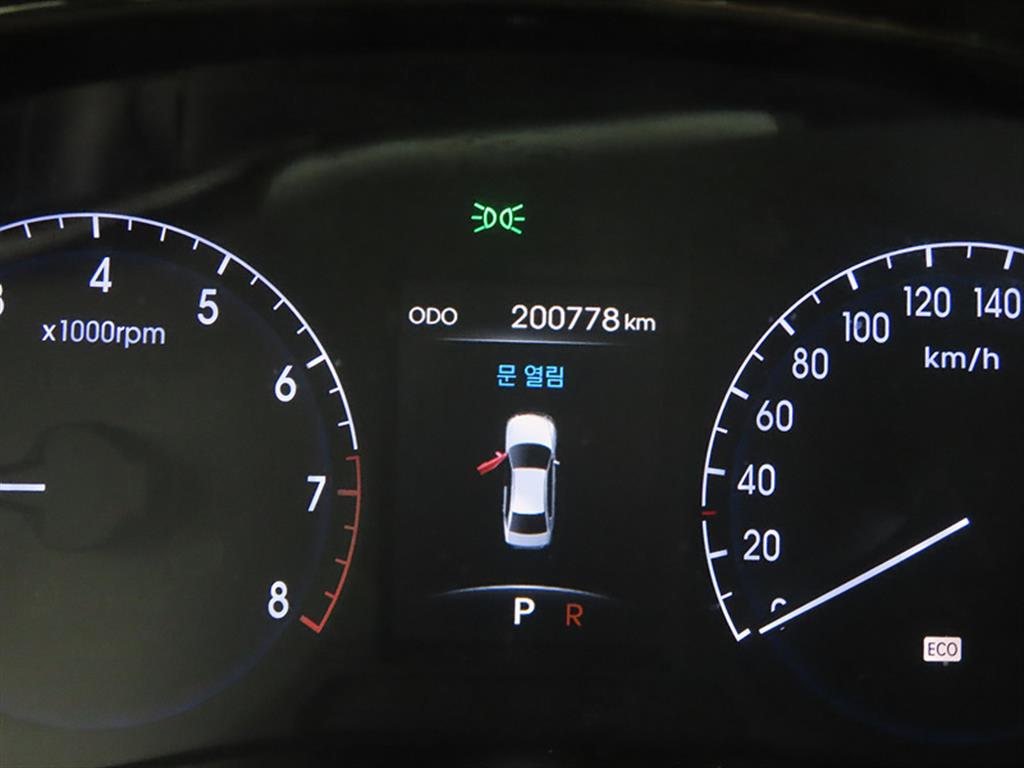 HYUNDAI Genesis - Vista 9