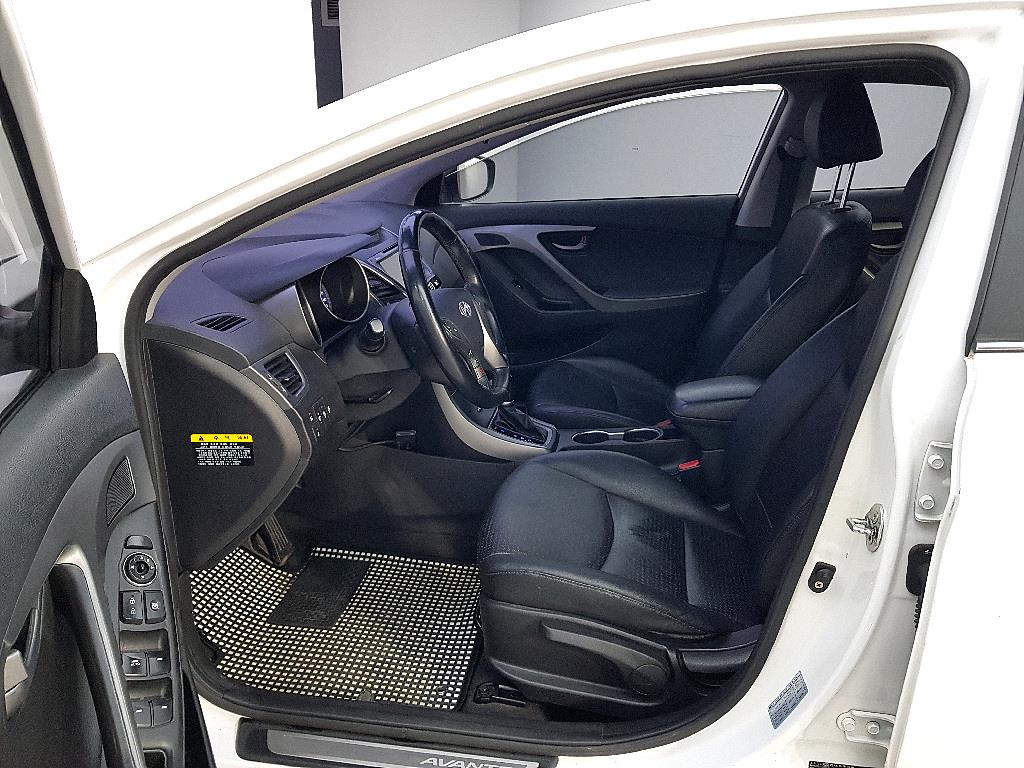 HYUNDAI Avante - Vista 7
