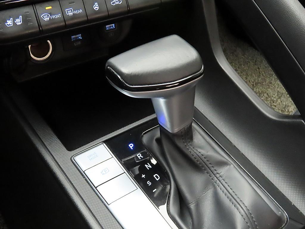 HYUNDAI Avante - Vista 10