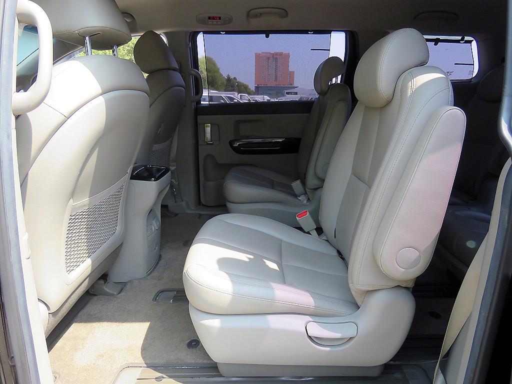 KIA Carnival - Vista 9