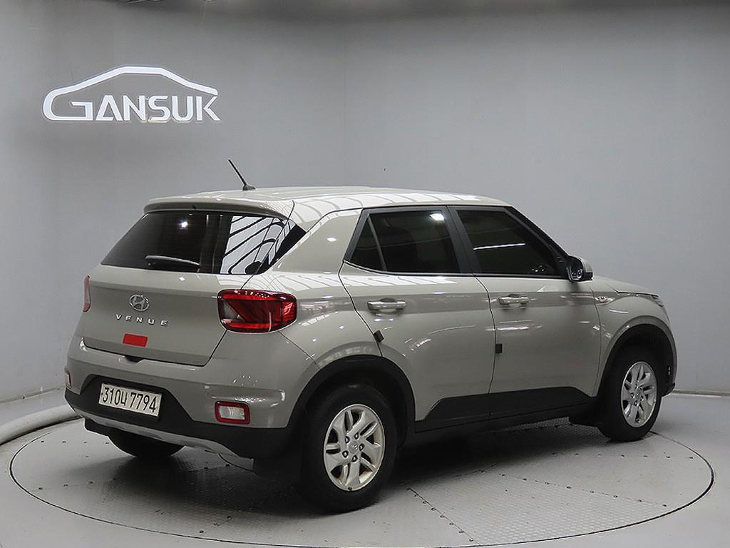 HYUNDAI Venue - Vista 7