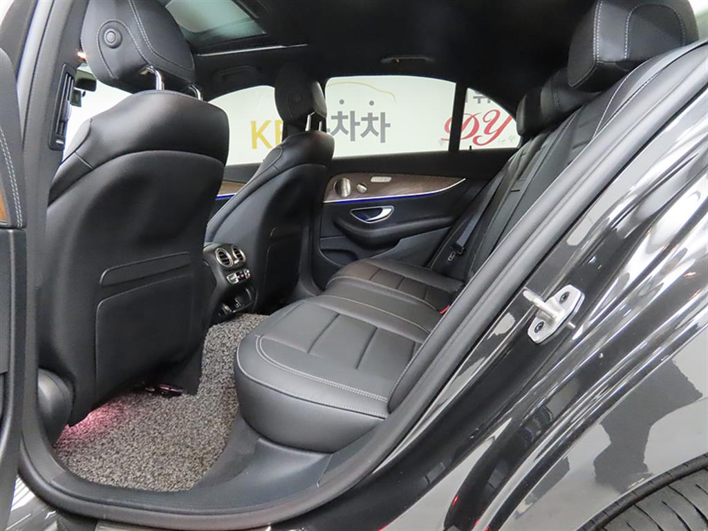 Mercedes Benz E class - Vista 6
