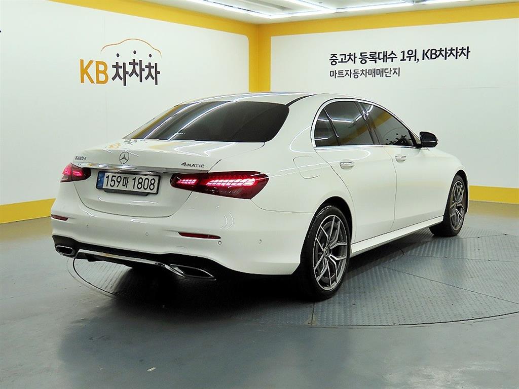 Mercedes Benz E class - Vista 4