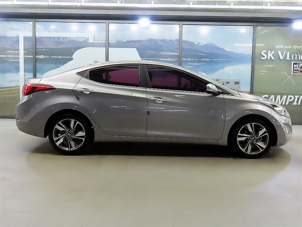 HYUNDAI Avante - Vista 3