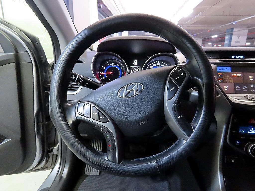 HYUNDAI Avante - Vista 8