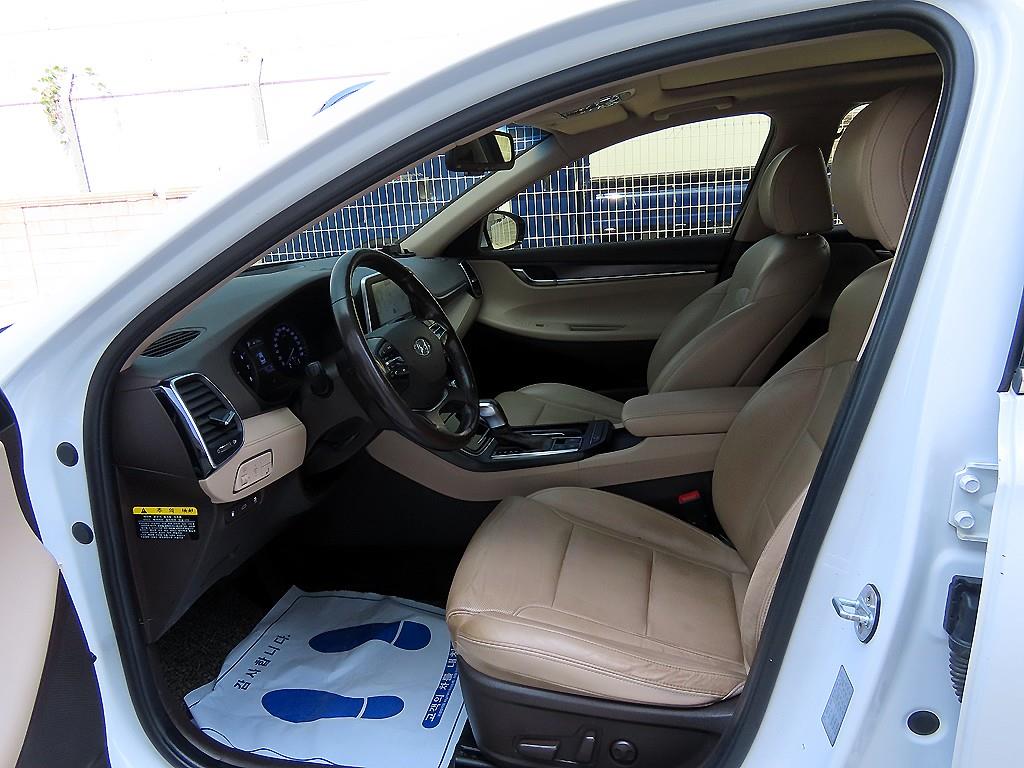 HYUNDAI Grandeur - Vista 5