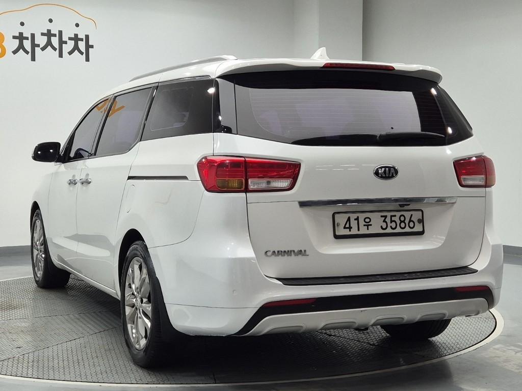 KIA Carnival - Vista 2
