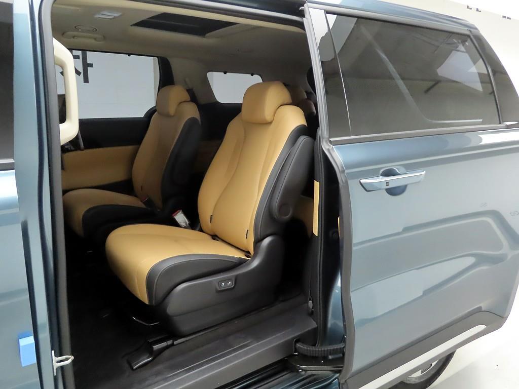 KIA Carnival - Vista 12