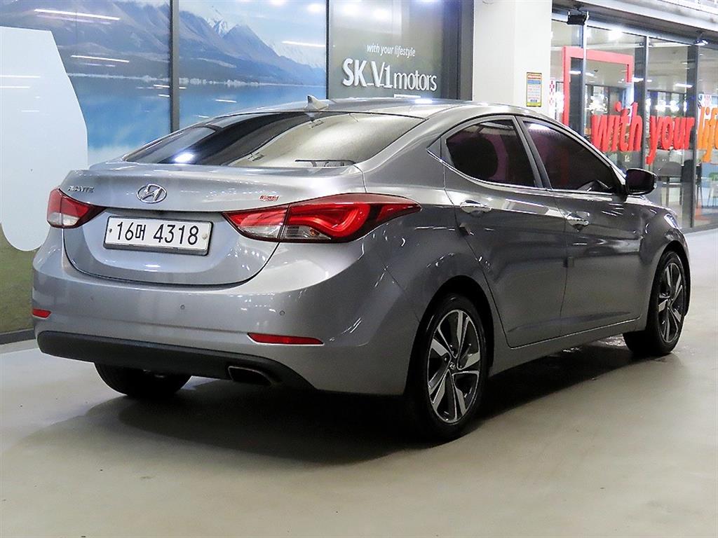 HYUNDAI Avante - Vista 4