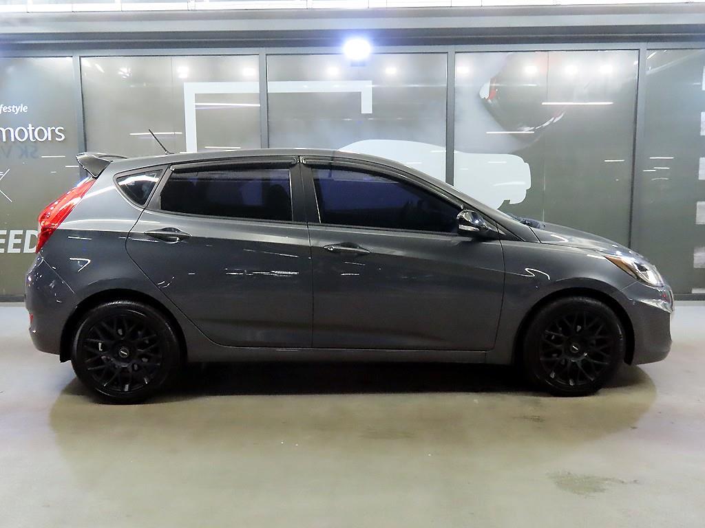 HYUNDAI Accent - Vista 3