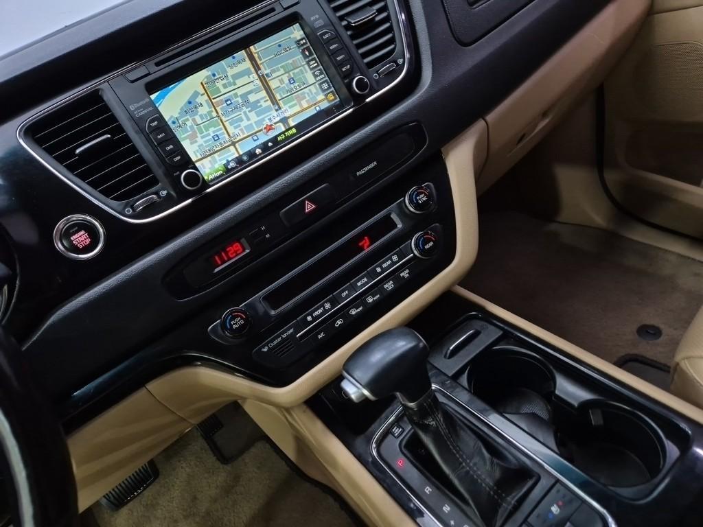 KIA Carnival - Vista 10