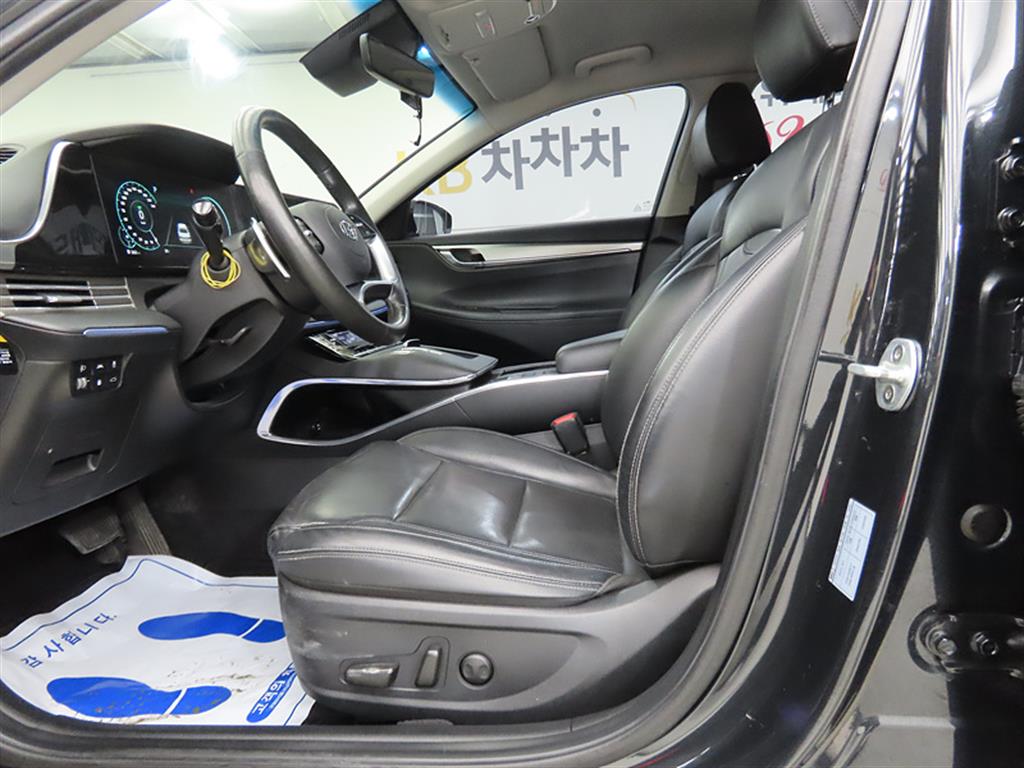 HYUNDAI Grandeur - Vista 5