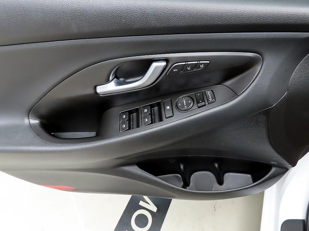 HYUNDAI i30 - Vista 11