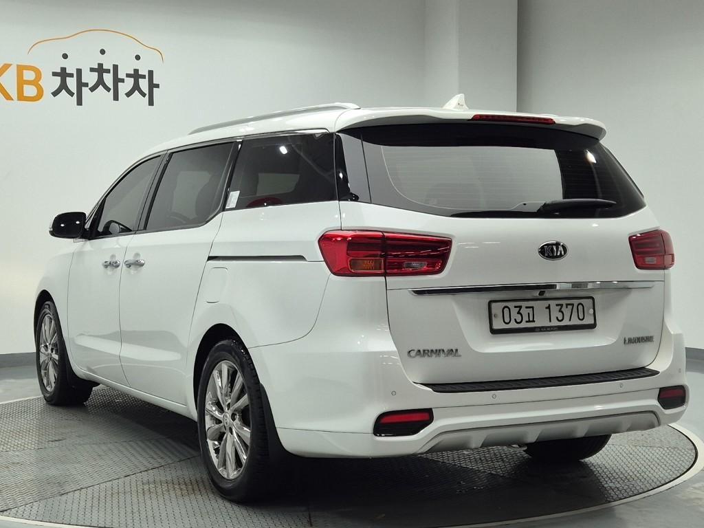 KIA Carnival - Vista 4