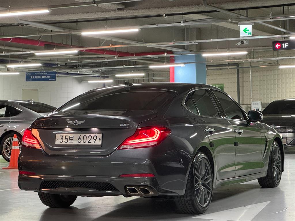 Genesis G70 - Vista 5