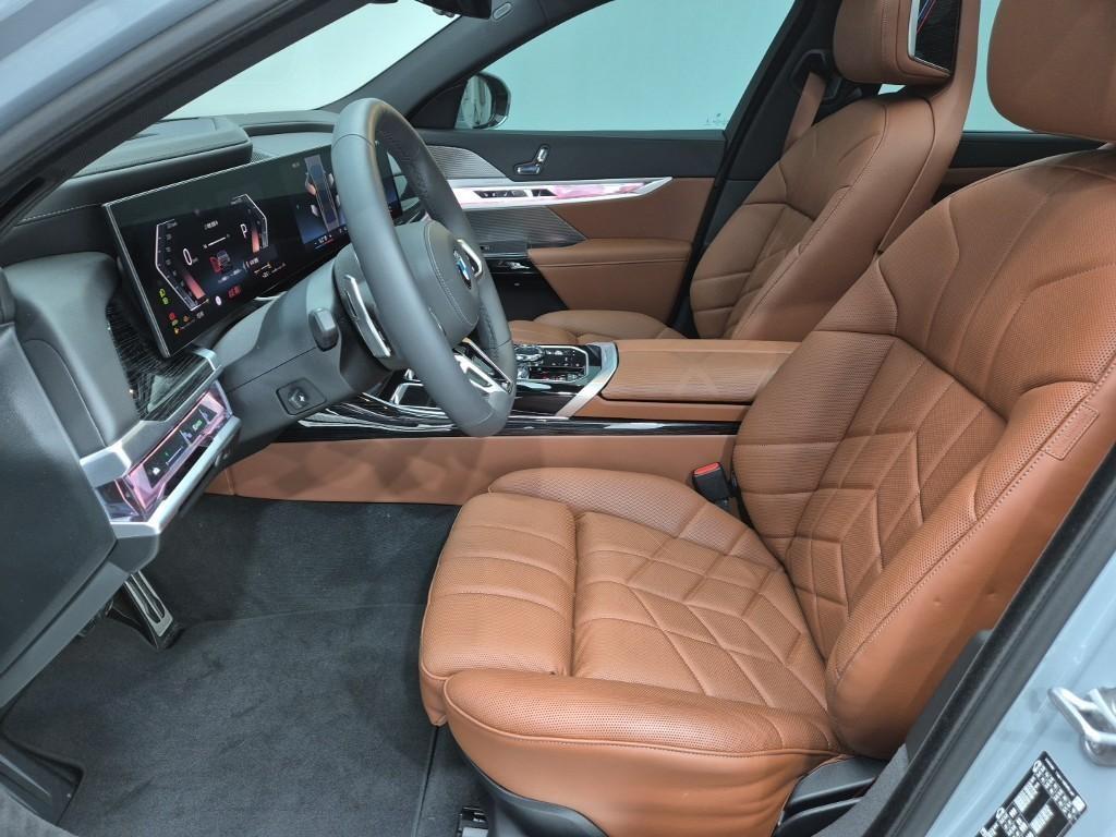 BMW 7 Series - Vista 11