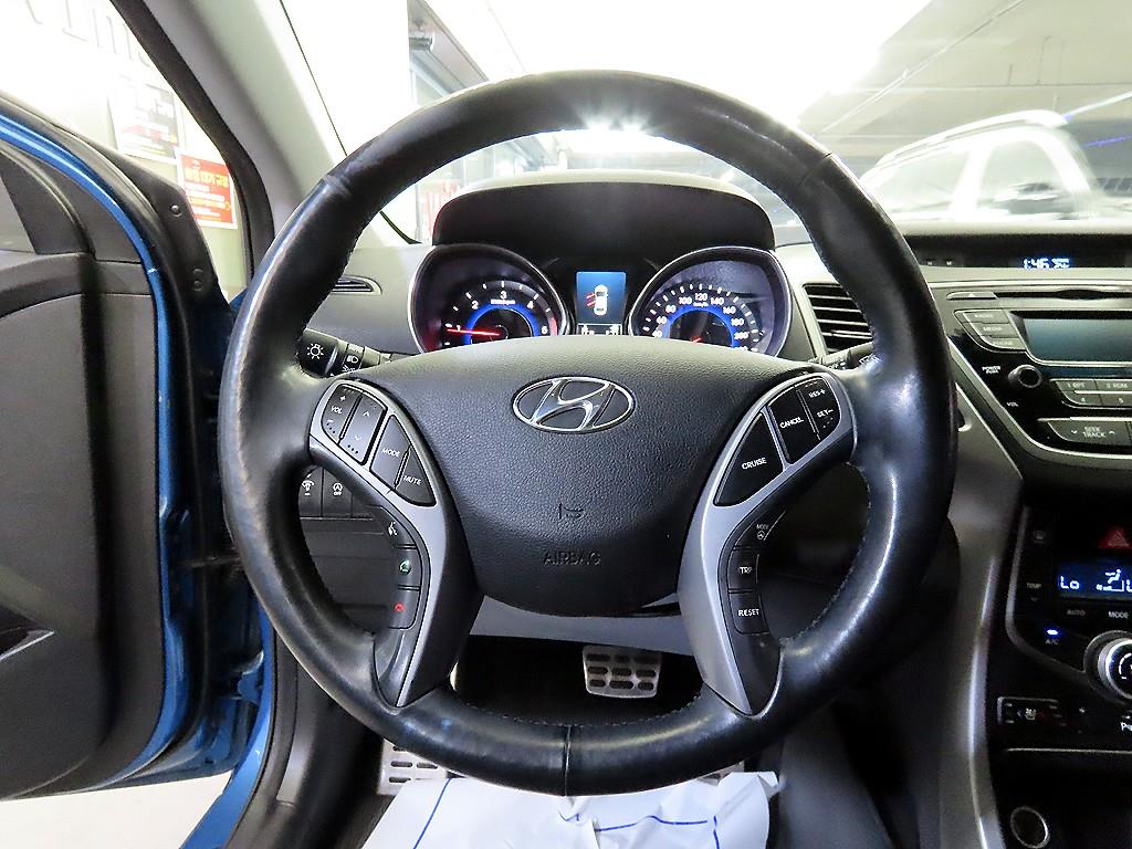 HYUNDAI Avante - Vista 8