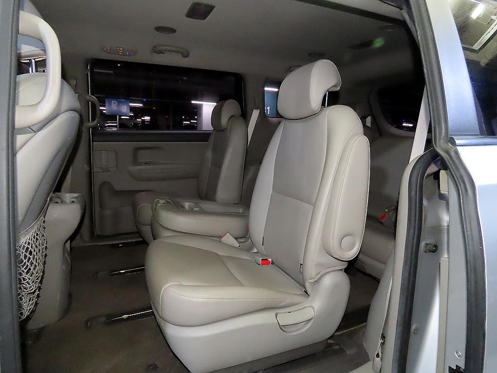 KIA Carnival - Vista 7