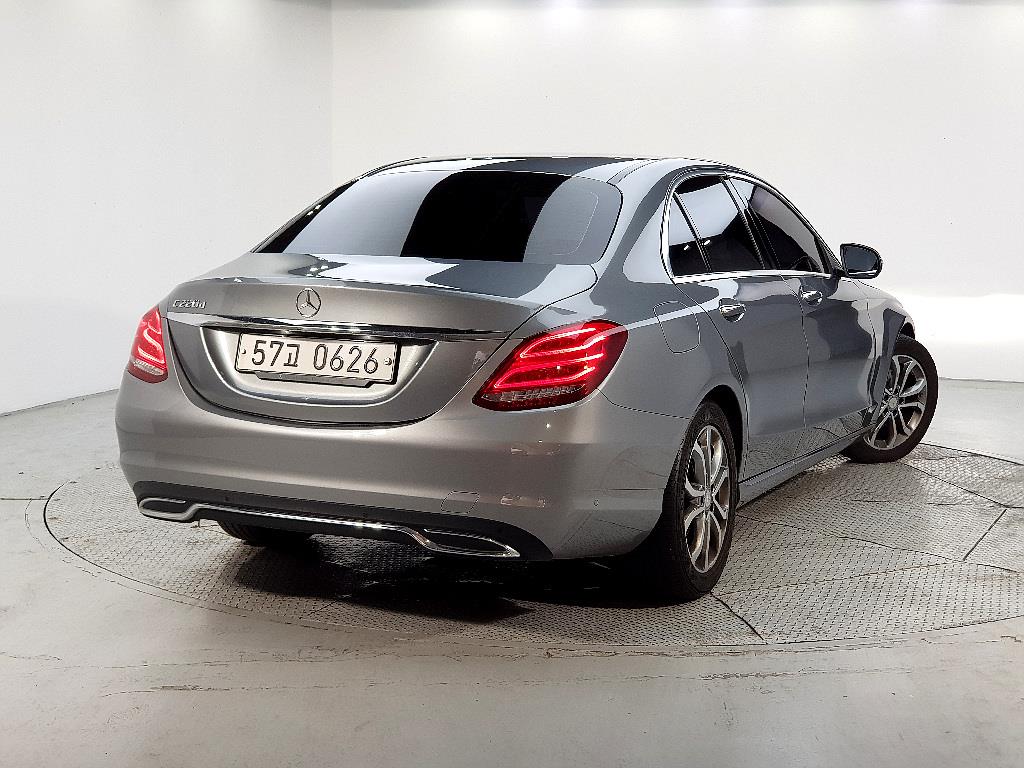 Mercedes Benz C Class - Vista 4
