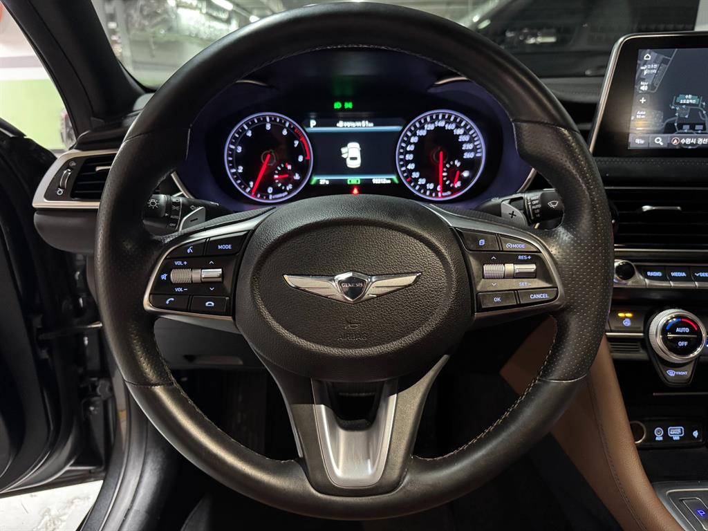 Genesis G70 - Vista 10
