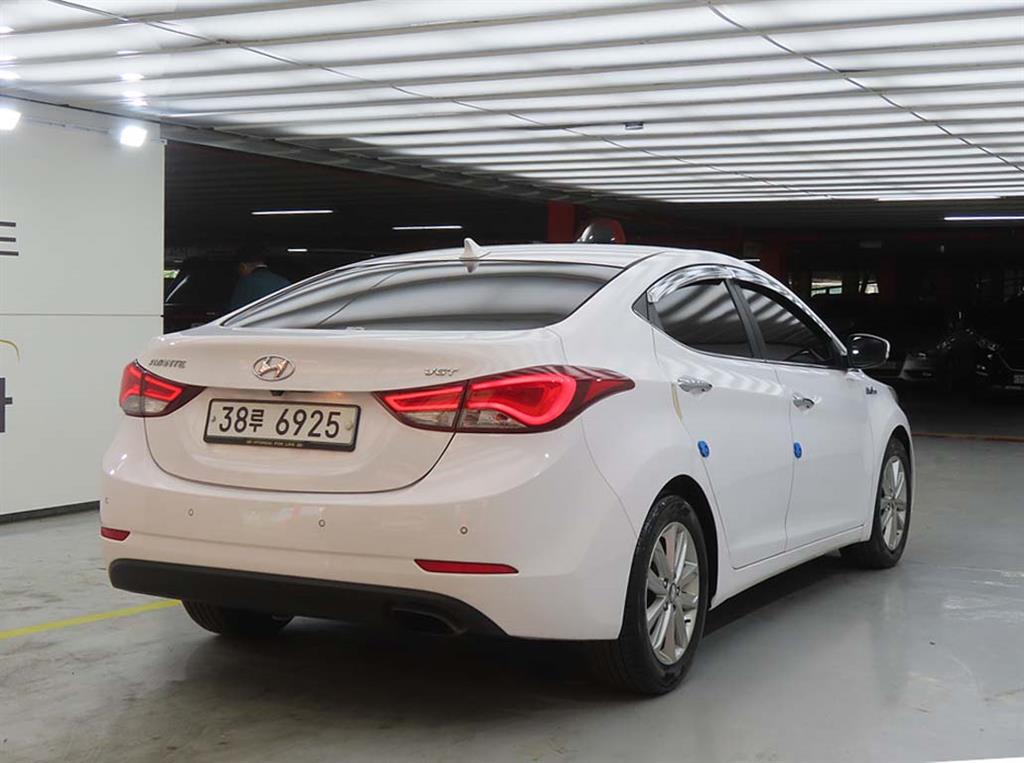 HYUNDAI Avante - Vista 4