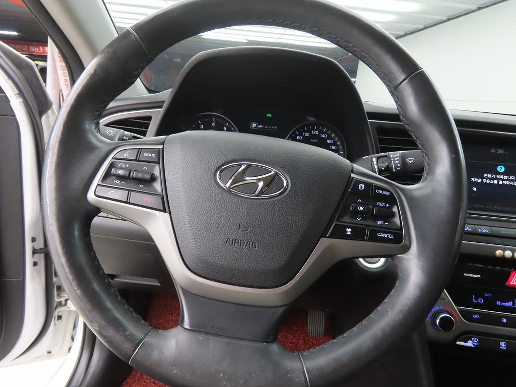 HYUNDAI Avante - Vista 8