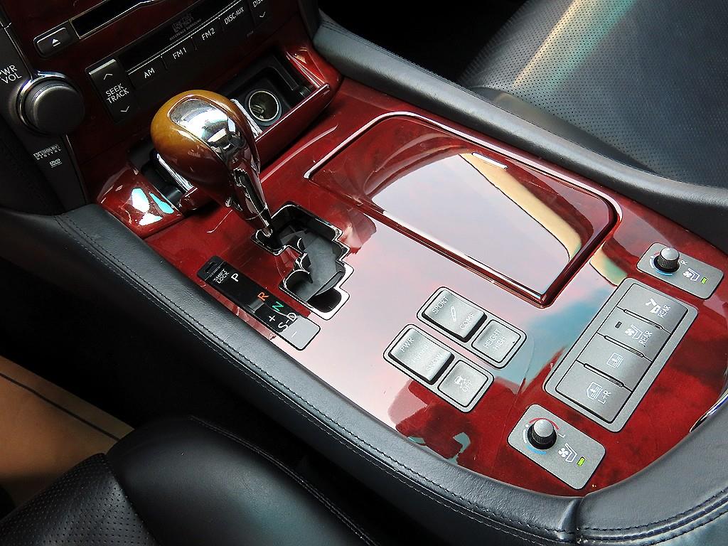 Lexus LS - Vista 10