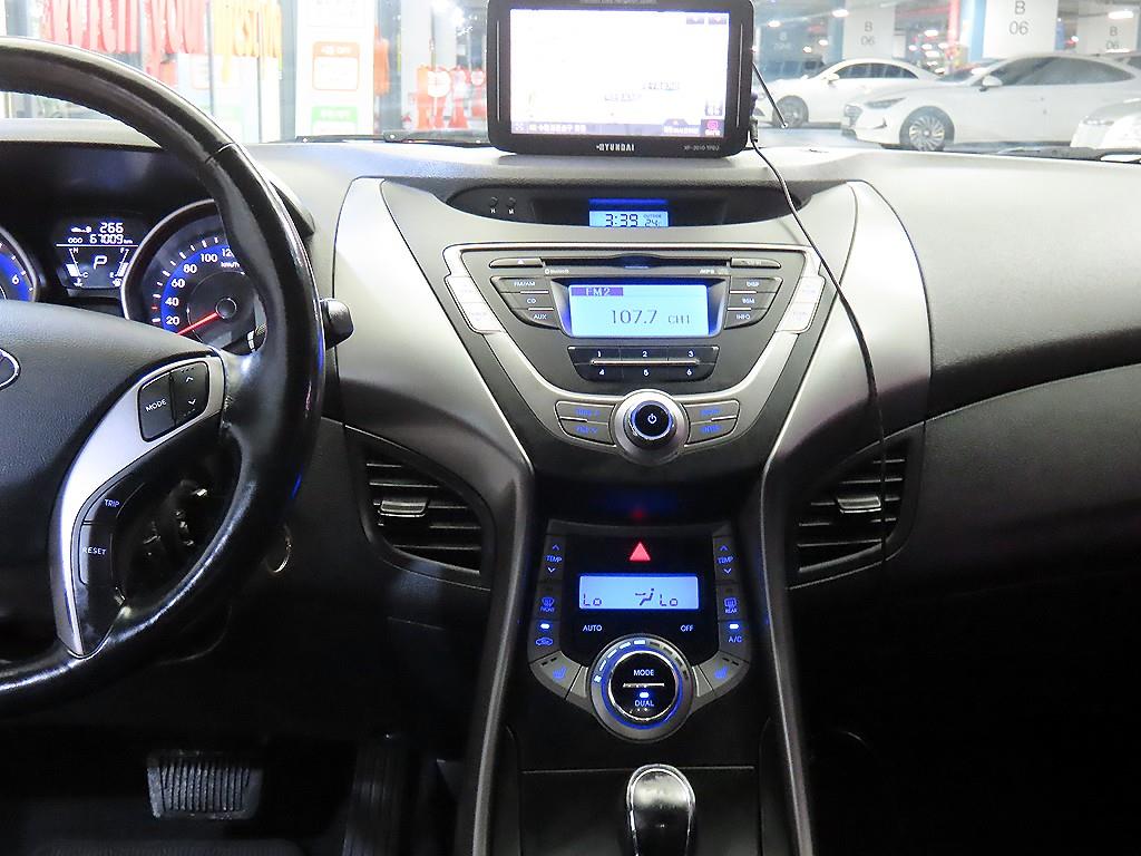 HYUNDAI Avante - Vista 11