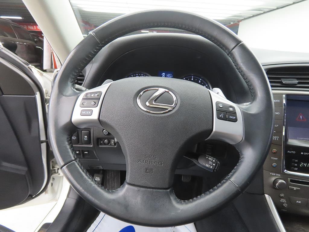 Lexus IS - Vista 8